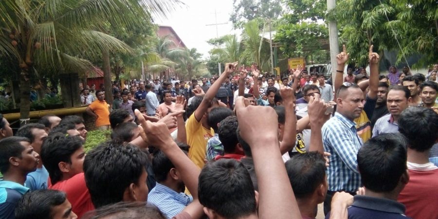 শ্রীপুরে বকেয়া বেতনের দাবীতে শ্রমিকদের বিক্ষোভ