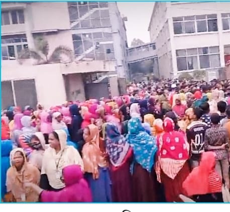 গাজীপুরের শ্রীপুরে পোশাক কারখানা বিক্রি গুজব উঠেছে।