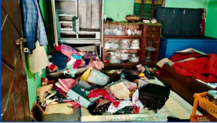 শ্রীপুরে হাত-পা বেঁধে ঘরে ডাকাতি পালিয়ে গেল।