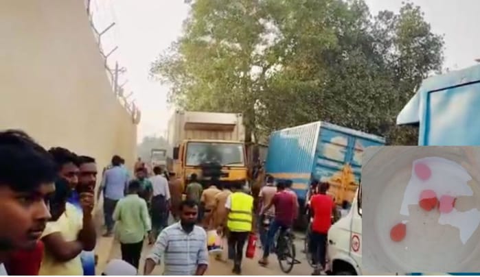 গাজীপুরে কারখানার গাড়িতে দুর্বৃত্তের অগ্নিসংযোগ।