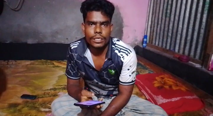 শ্রীপুর মাওনা নুসরাত স্টোর বিকাশ প্রতারণা করার সময় হাতেনাতে ধরা পড়েছে।